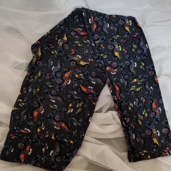 Lula Roe (one size) leggings - Picture 8 of 10